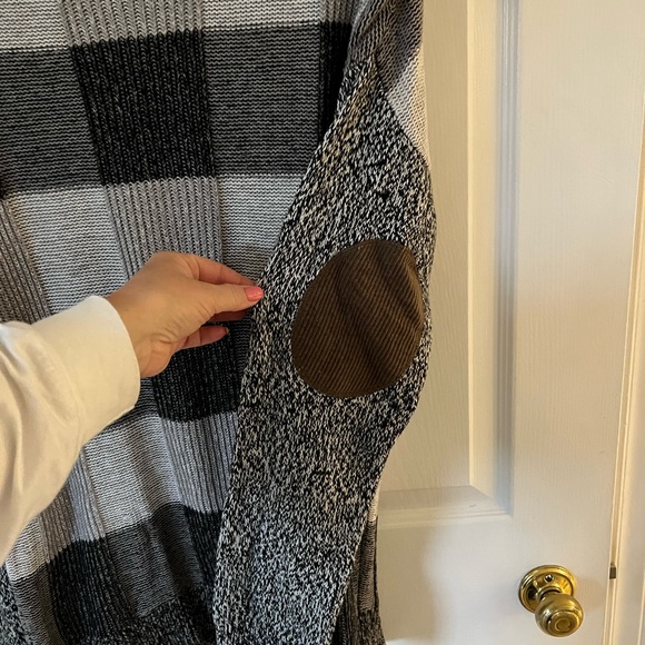 BDG Sweater - Picture 4 of 5